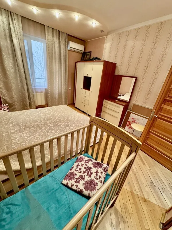 Satılır 4 otaqlı mənzil 165 m²