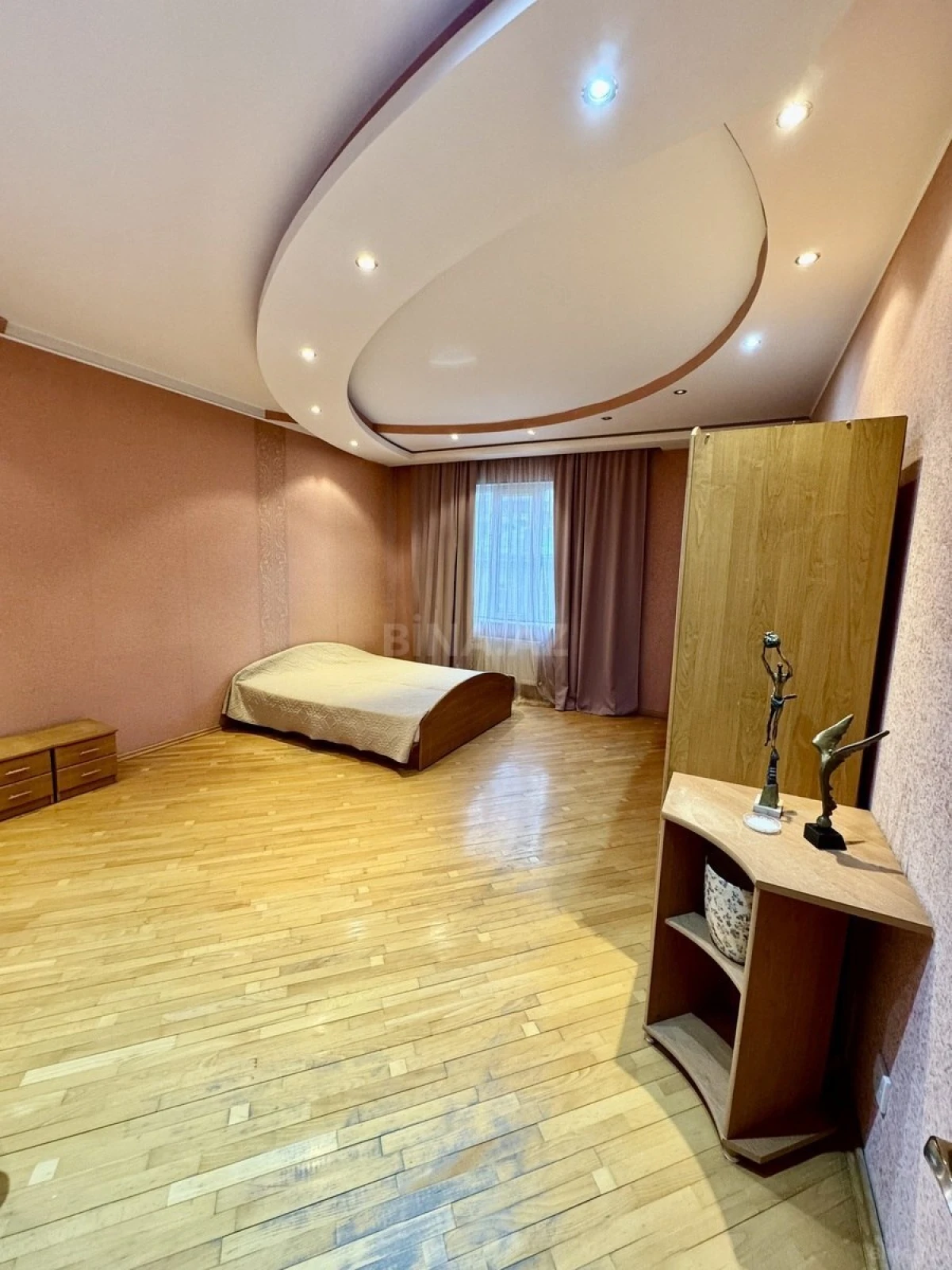 Satılır 4 otaqlı mənzil 165 m²