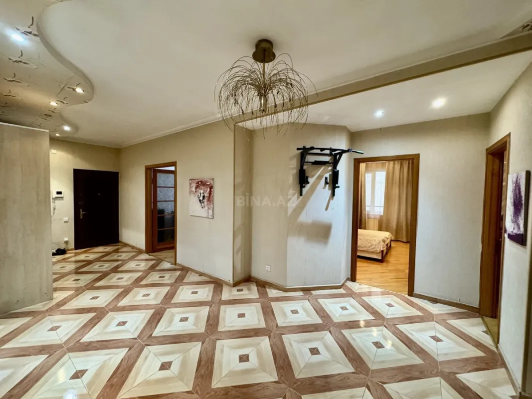 Satılır 4 otaqlı mənzil 165 m²