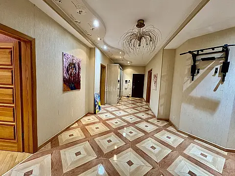 Satılır 4 otaqlı mənzil 165 m²