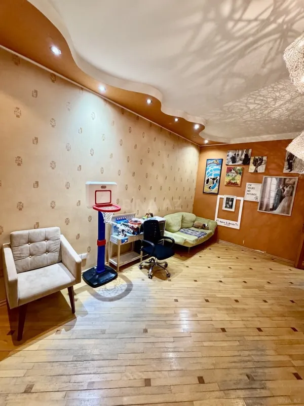 Satılır 4 otaqlı mənzil 165 m²