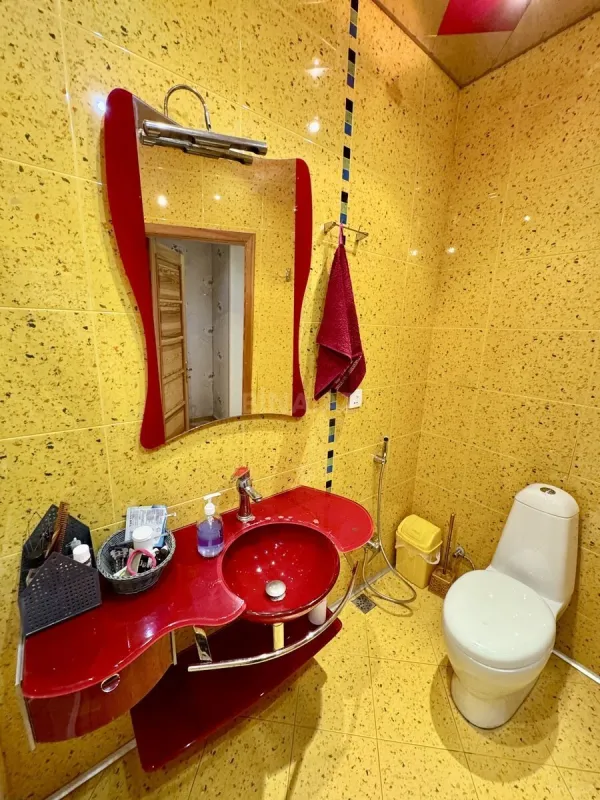 Satılır 4 otaqlı mənzil 165 m²