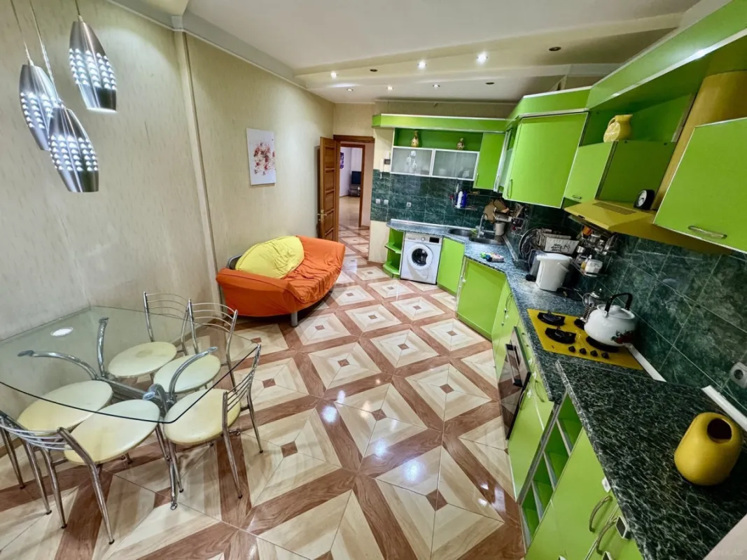 Satılır 4 otaqlı mənzil 165 m²