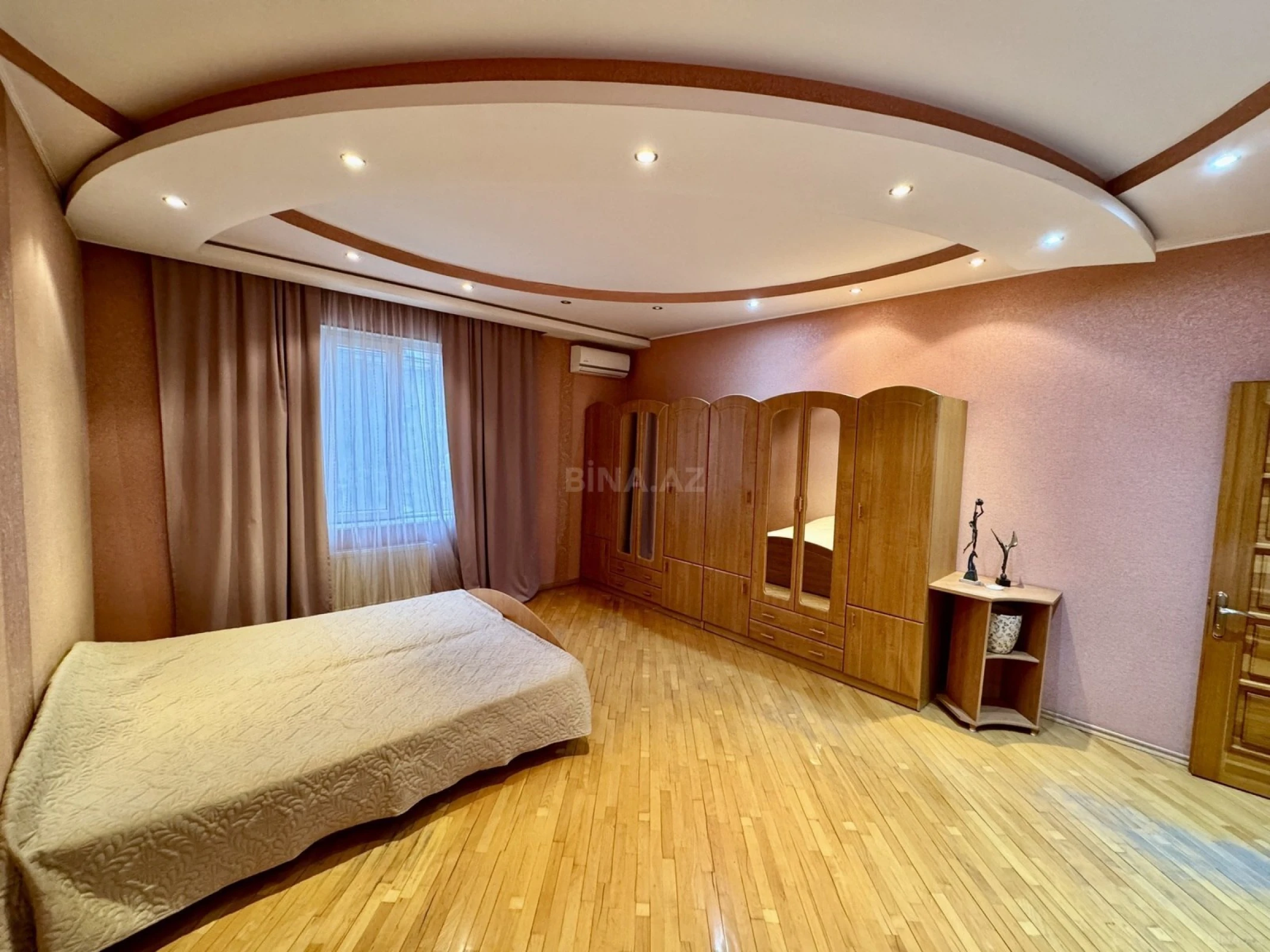 Satılır 4 otaqlı mənzil 165 m²