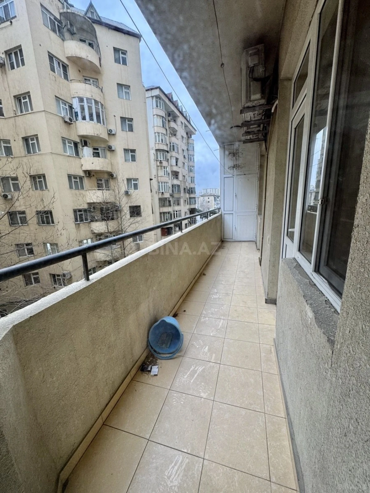 Satılır 4 otaqlı mənzil 165 m²