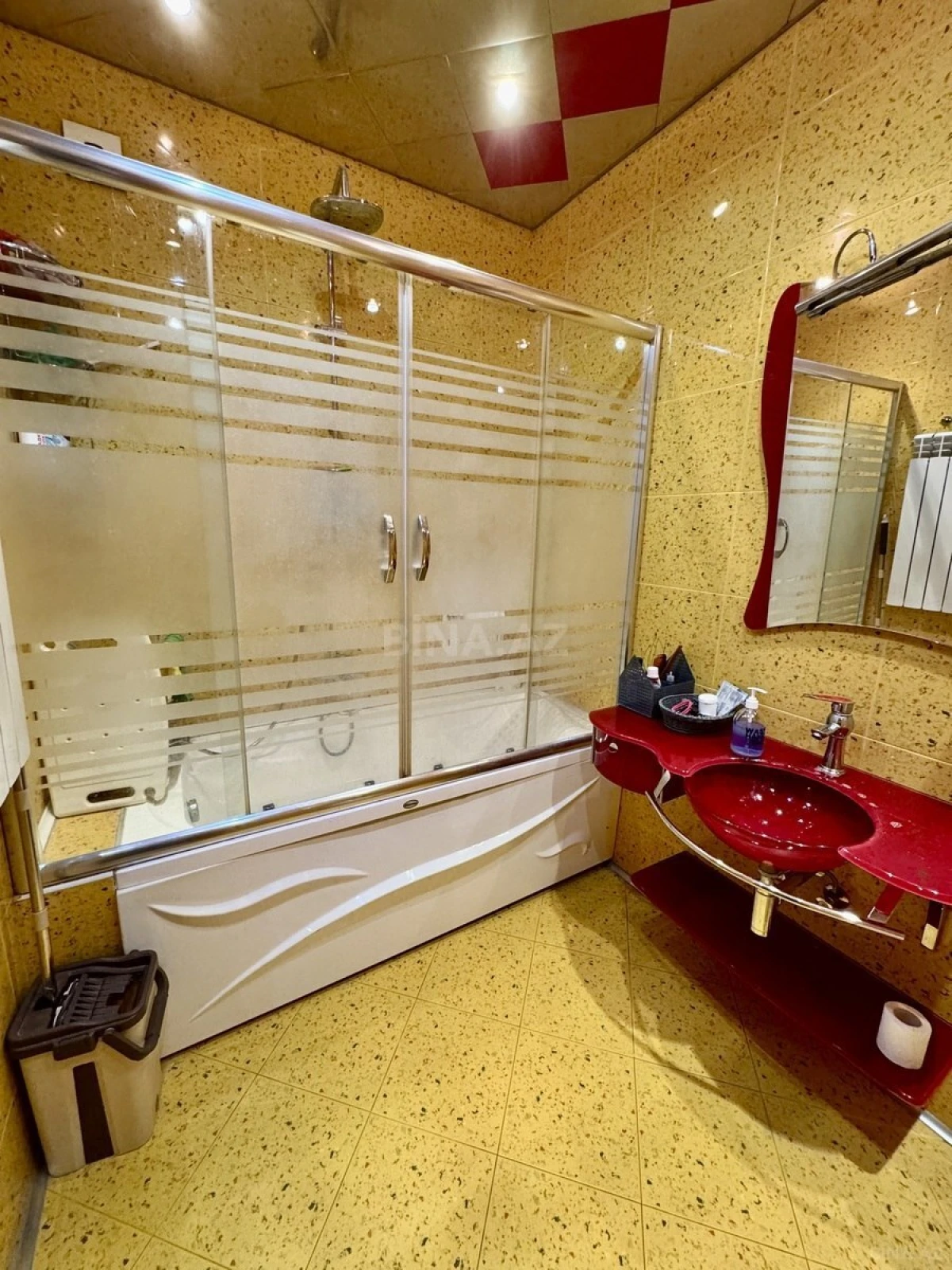 Satılır 4 otaqlı mənzil 165 m²