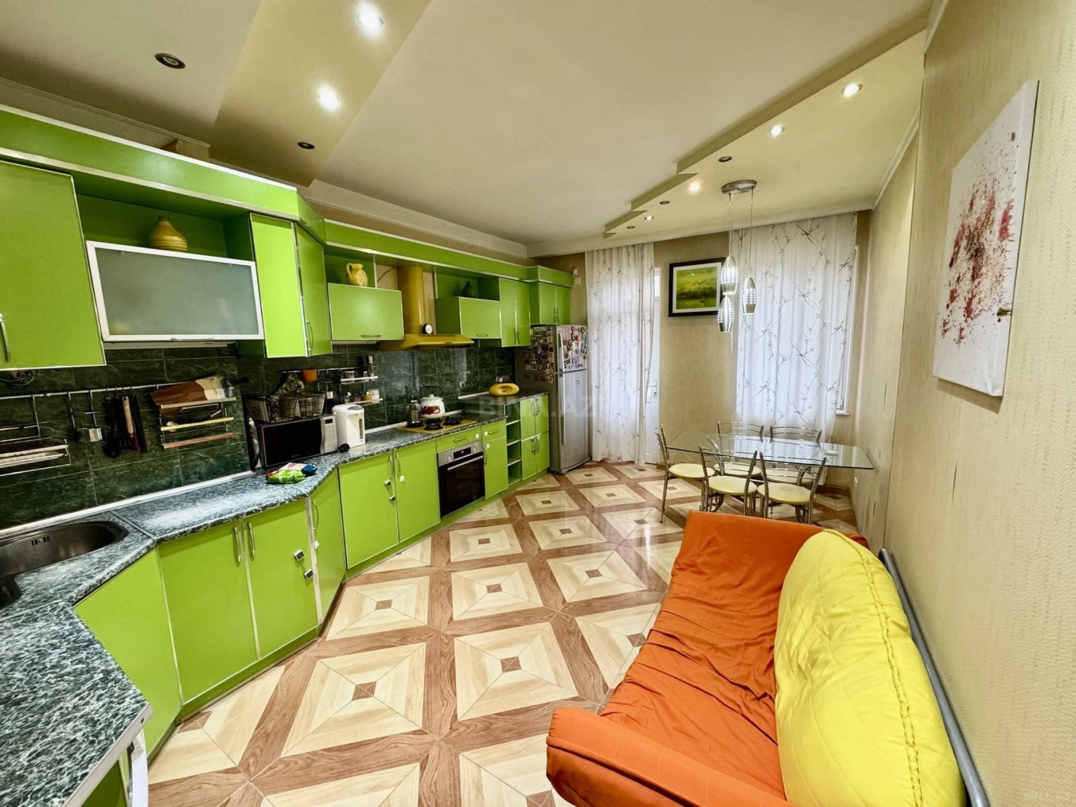 Satılır 4 otaqlı mənzil 165 m²