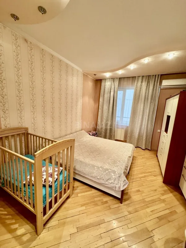 Satılır 4 otaqlı mənzil 165 m²