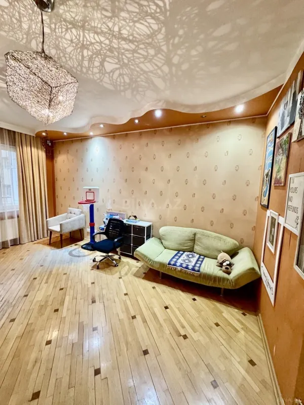 Satılır 4 otaqlı mənzil 165 m²