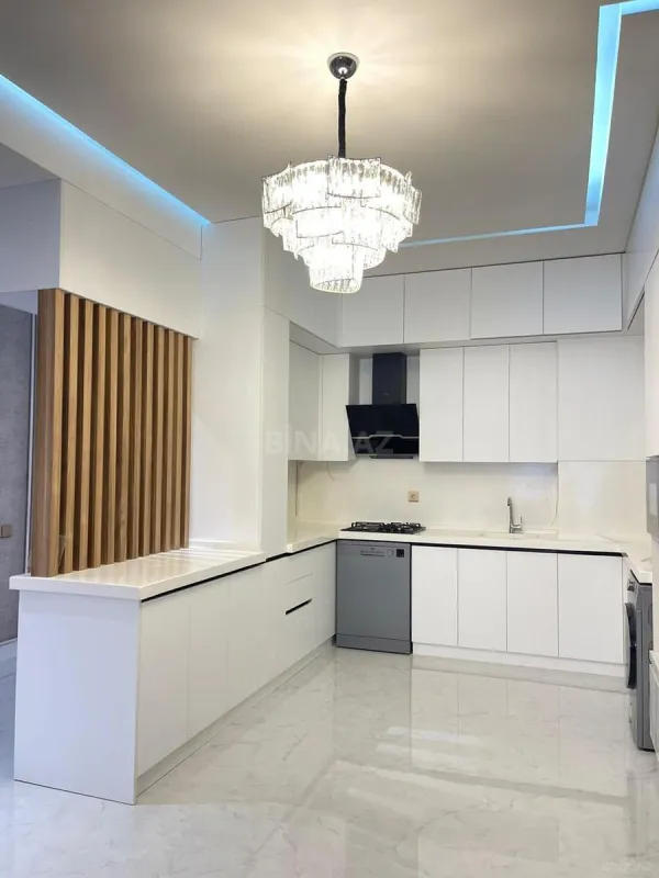 Kirayə verilir 3 otaqlı mənzil 130 m²