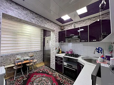 Satılır 5 otaqlı mənzil 120 m²