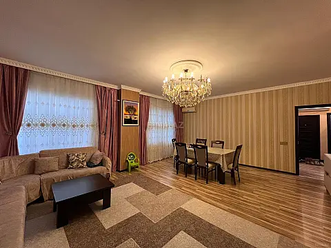 Satılır 5 otaqlı mənzil 120 m²