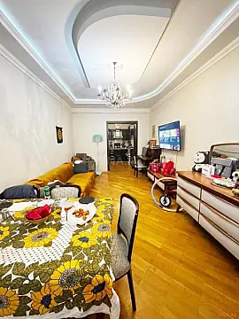 Satılır 2 otaqlı mənzil 68 m²