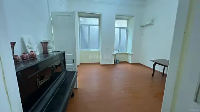 Kirayə verilir 2 otaqlı ofis 60 m²