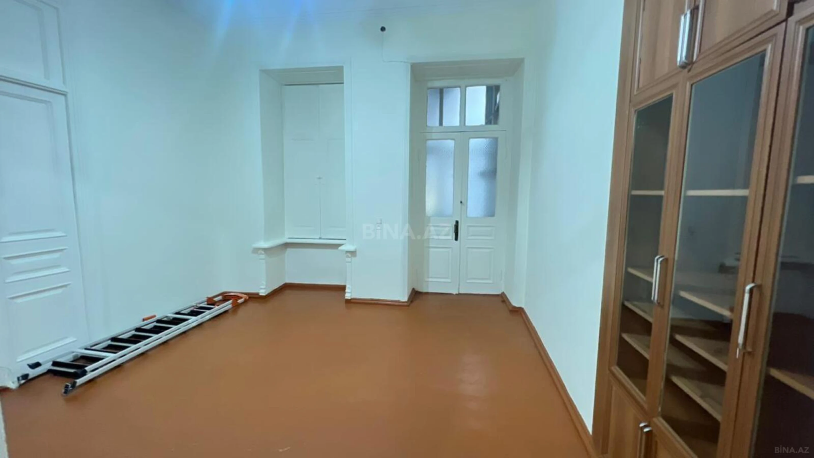 Kirayə verilir 2 otaqlı ofis 60 m²