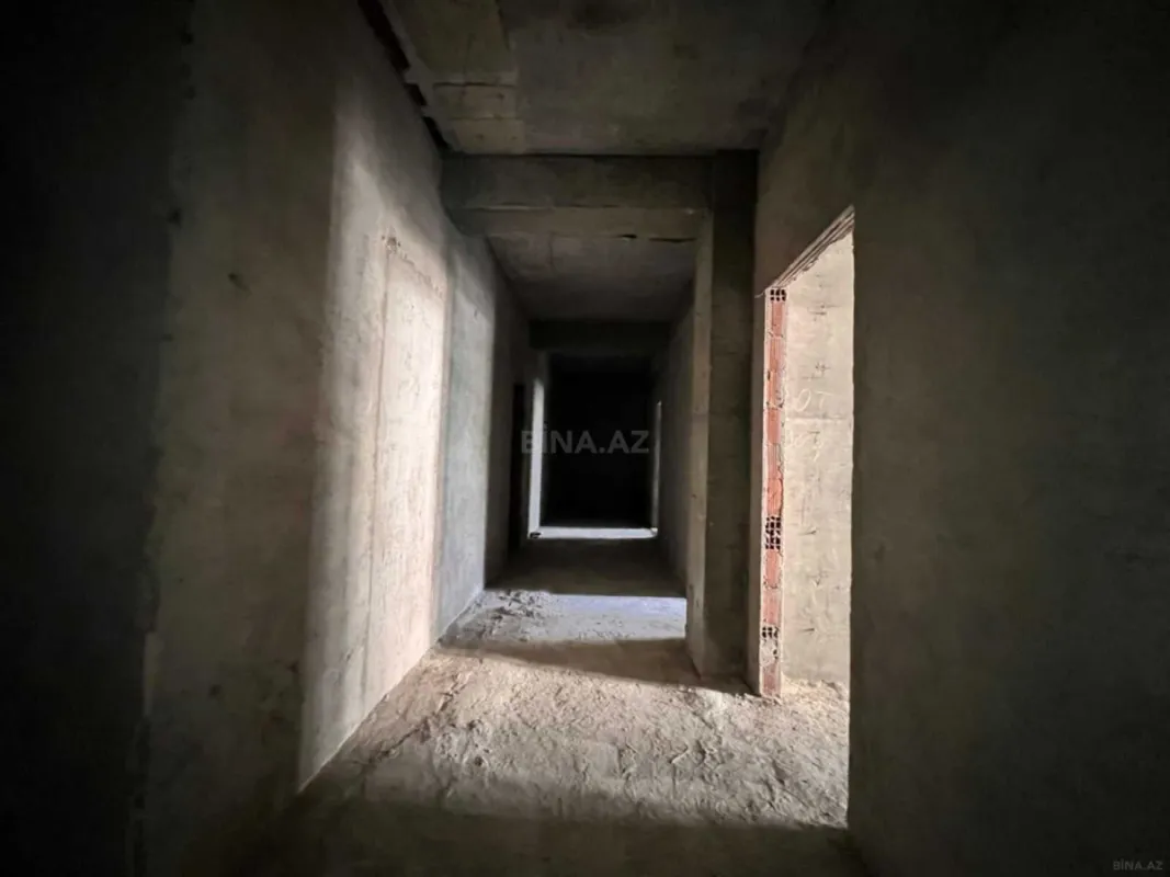 Satılır 4 otaqlı mənzil 181 m²