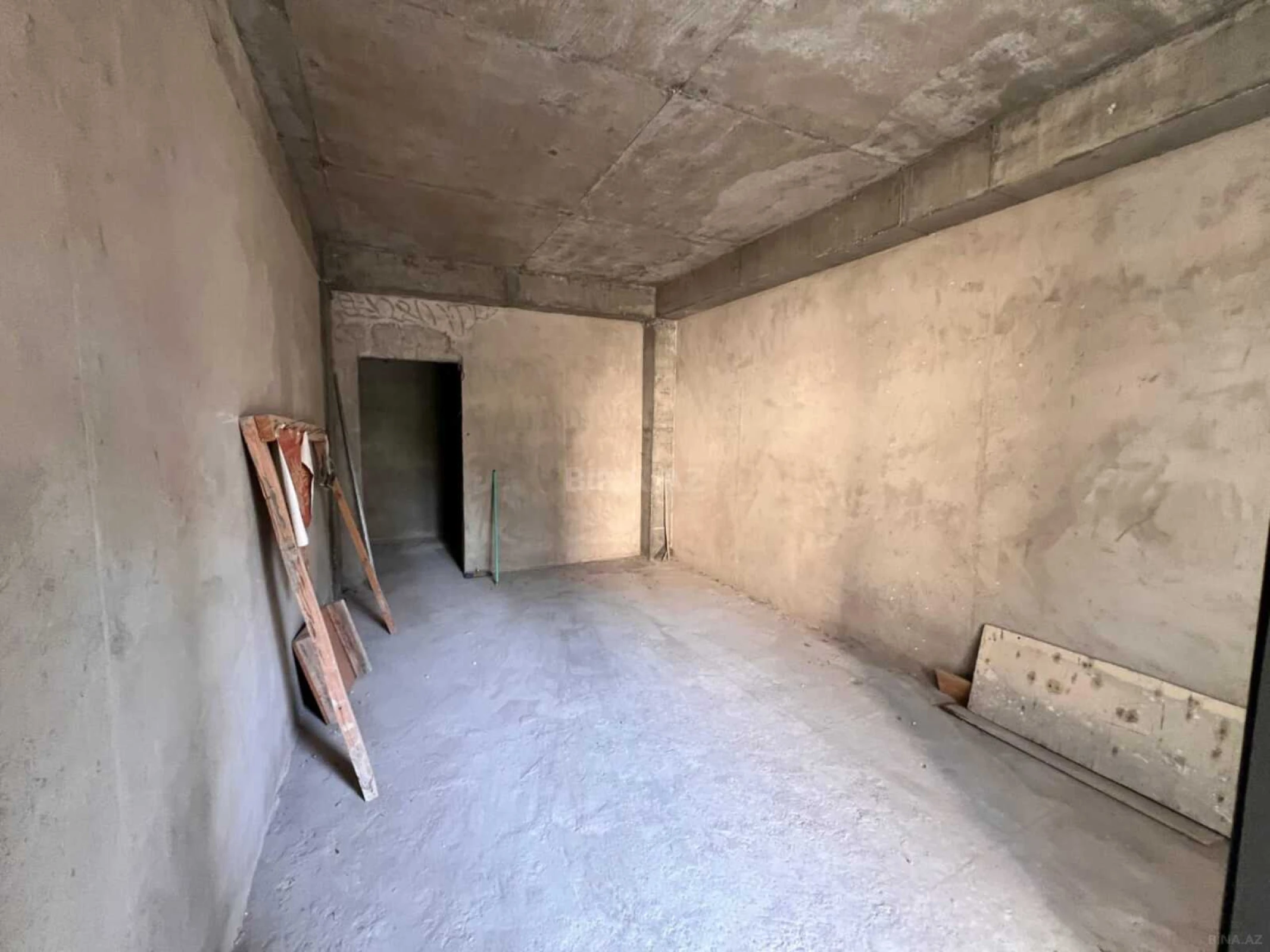 Satılır 4 otaqlı mənzil 181 m²