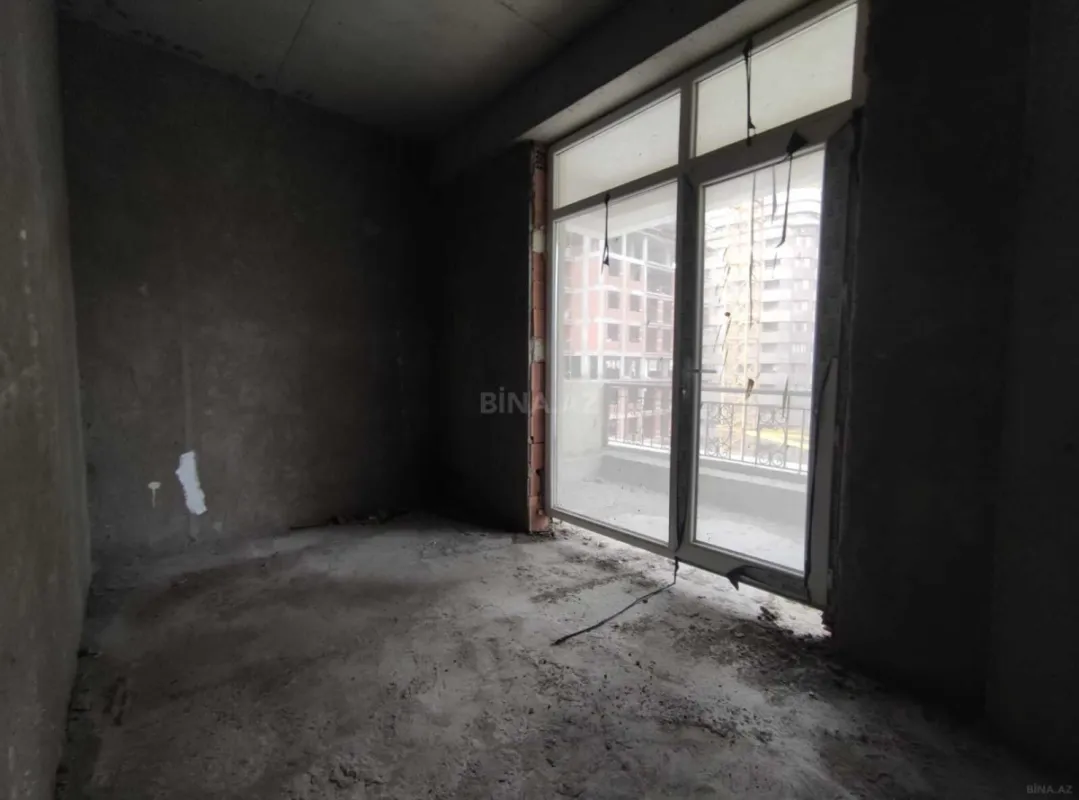 Satılır 4 otaqlı mənzil 181 m²
