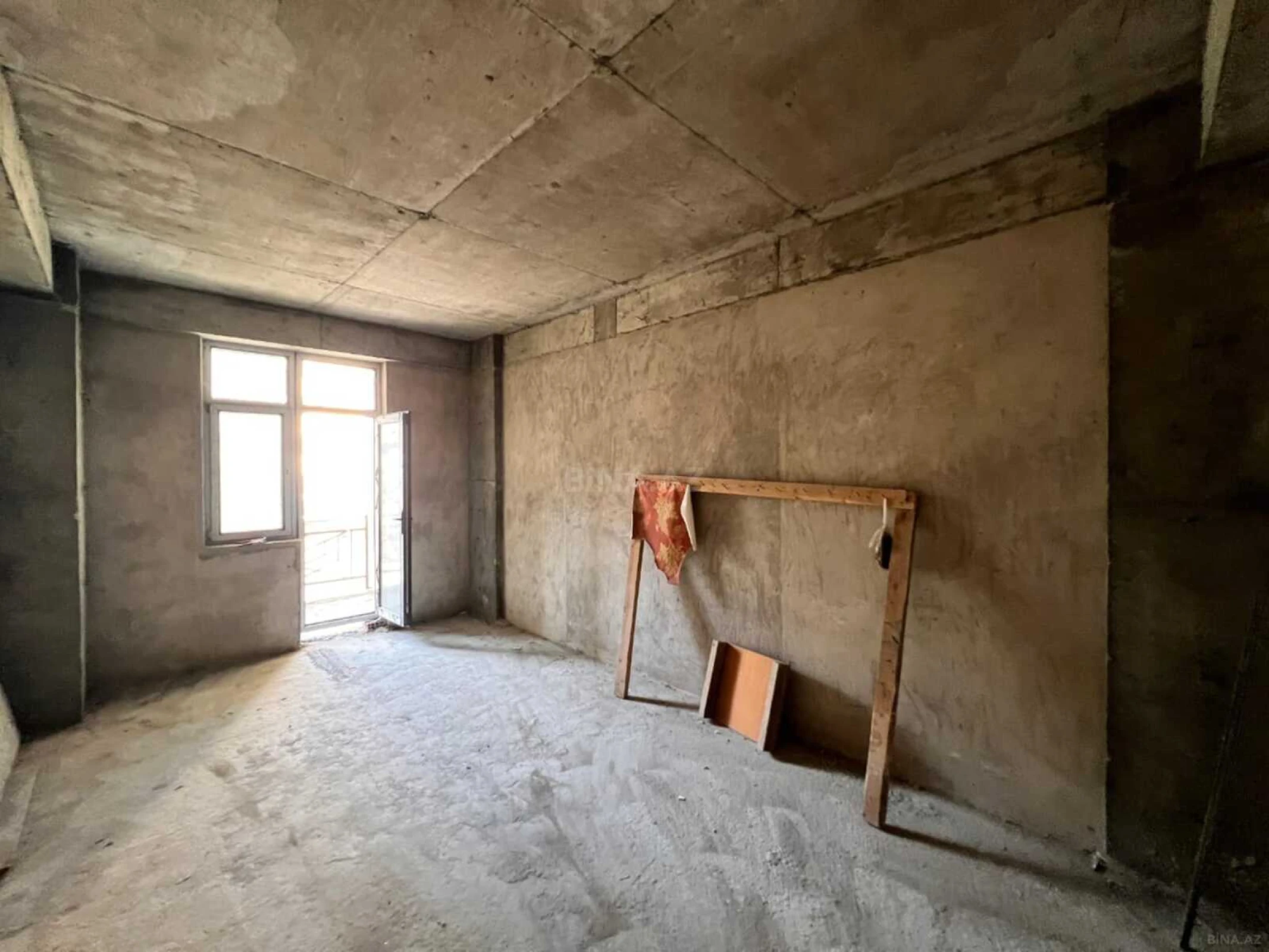 Satılır 4 otaqlı mənzil 181 m²