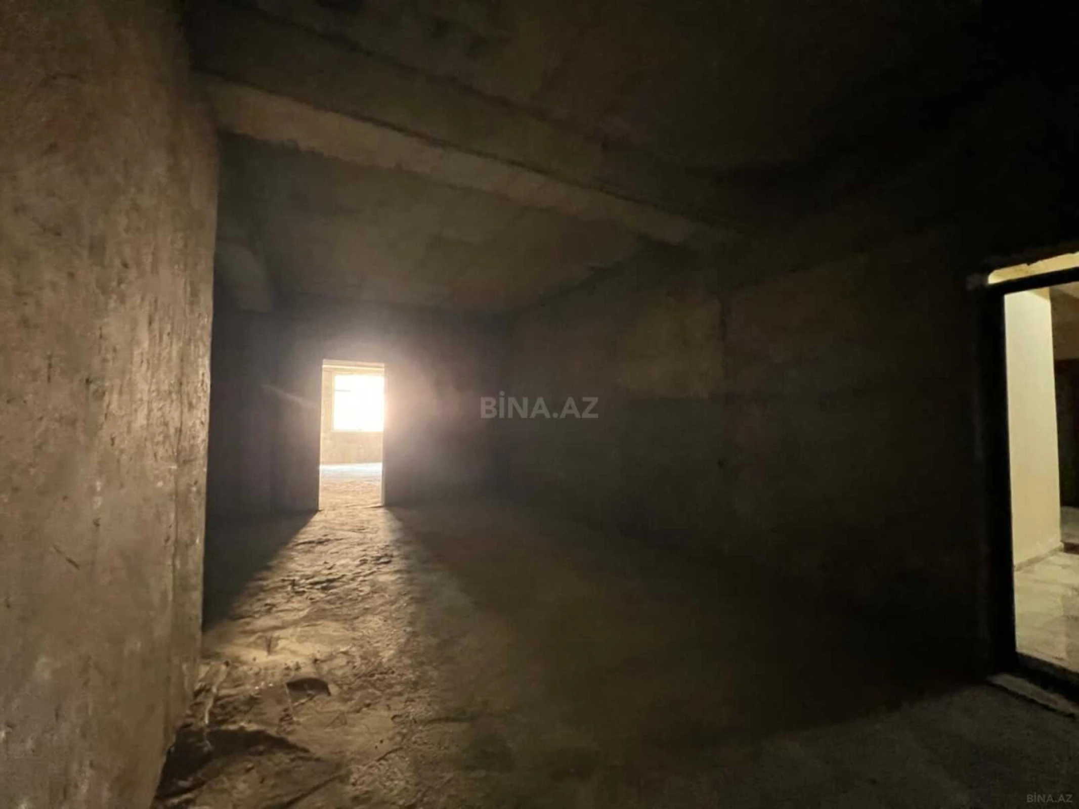 Satılır 4 otaqlı mənzil 181 m²