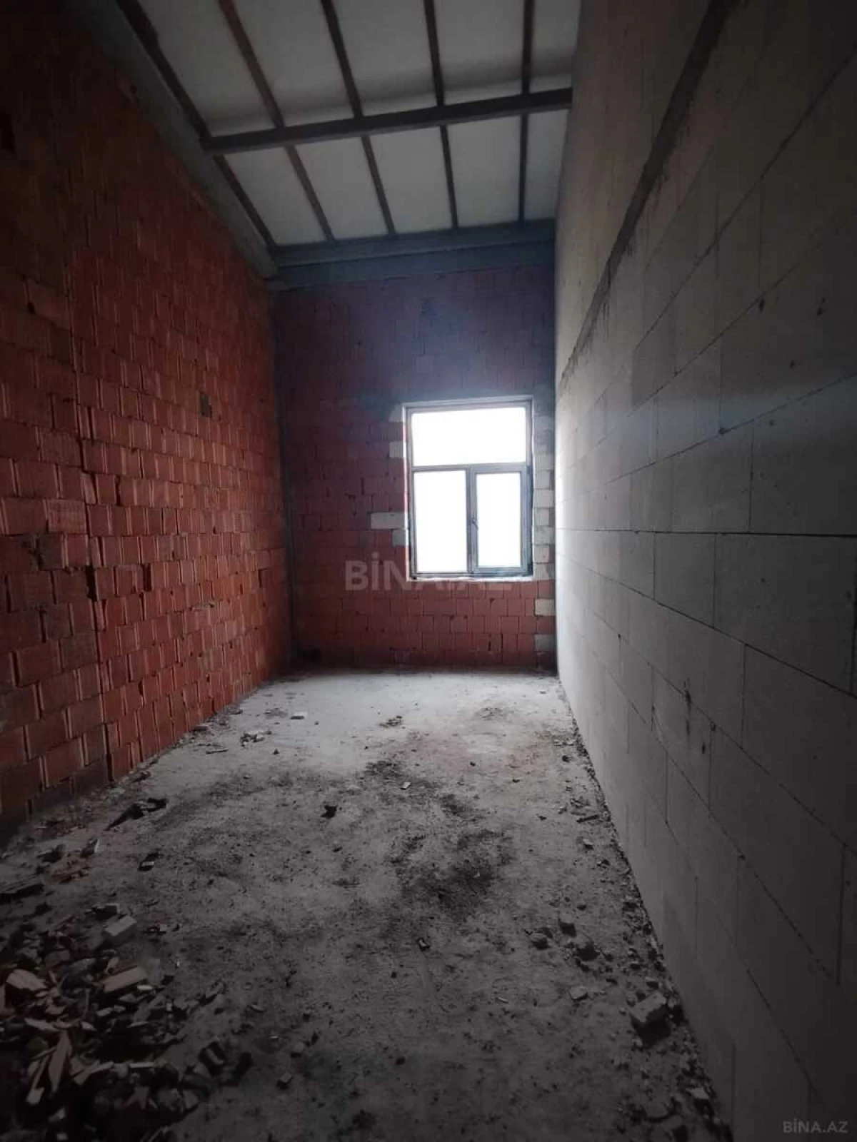 Satılır 4 otaqlı mənzil 181 m²