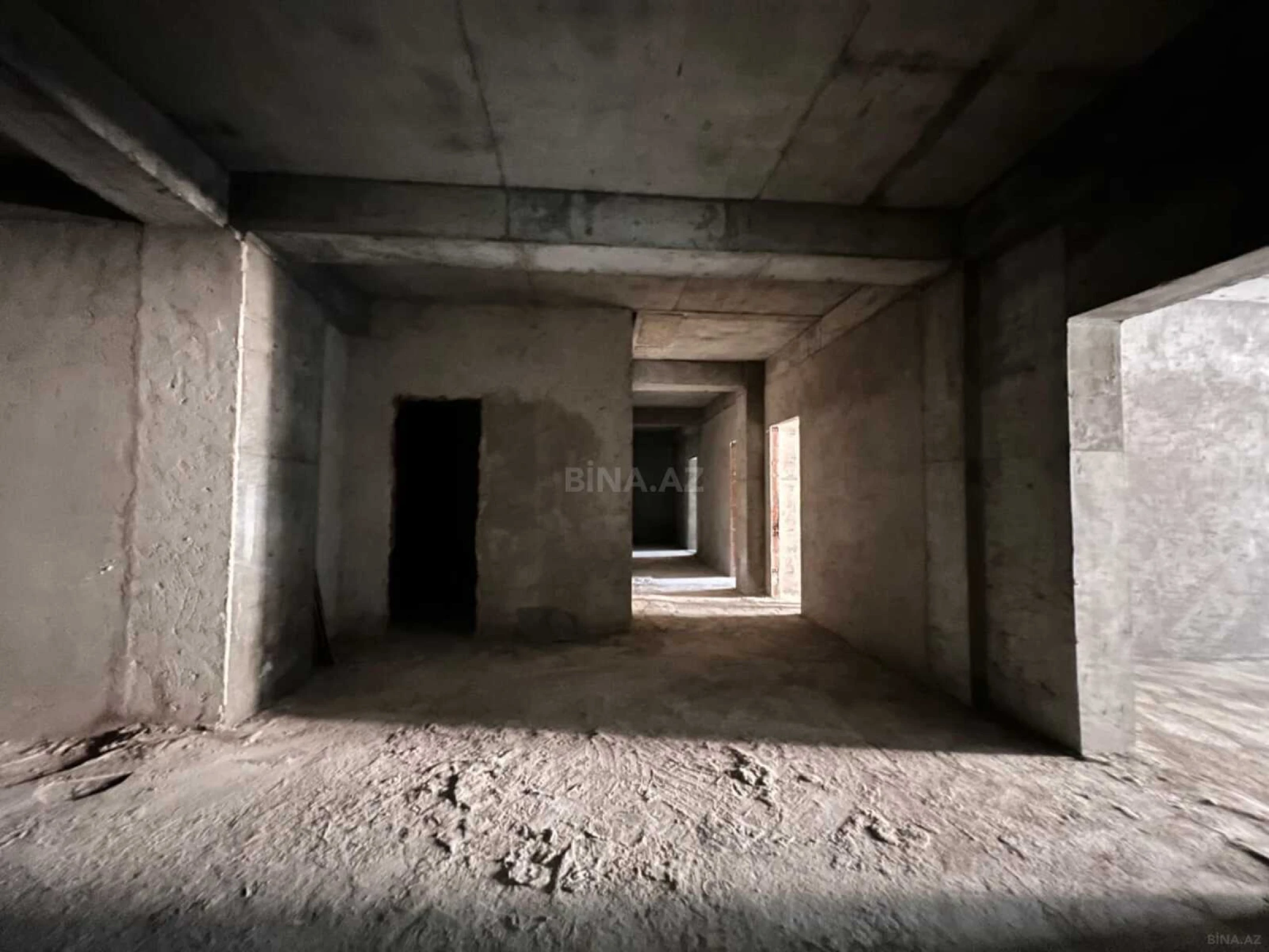 Satılır 4 otaqlı mənzil 181 m²