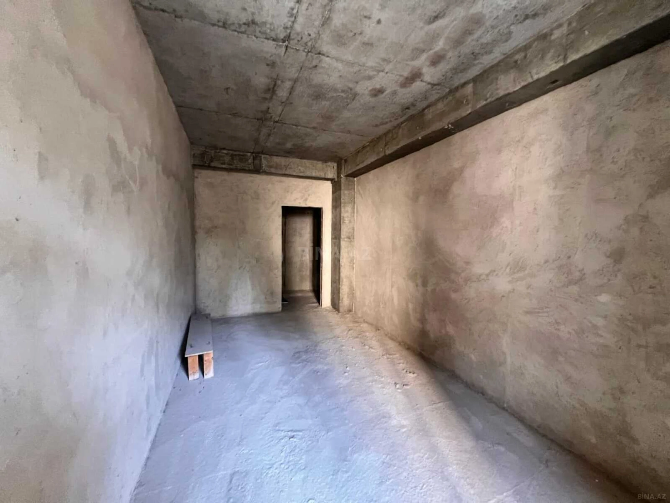 Satılır 4 otaqlı mənzil 181 m²