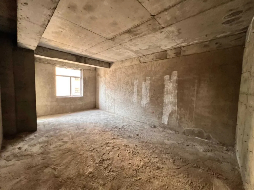 Satılır 4 otaqlı mənzil 181 m²