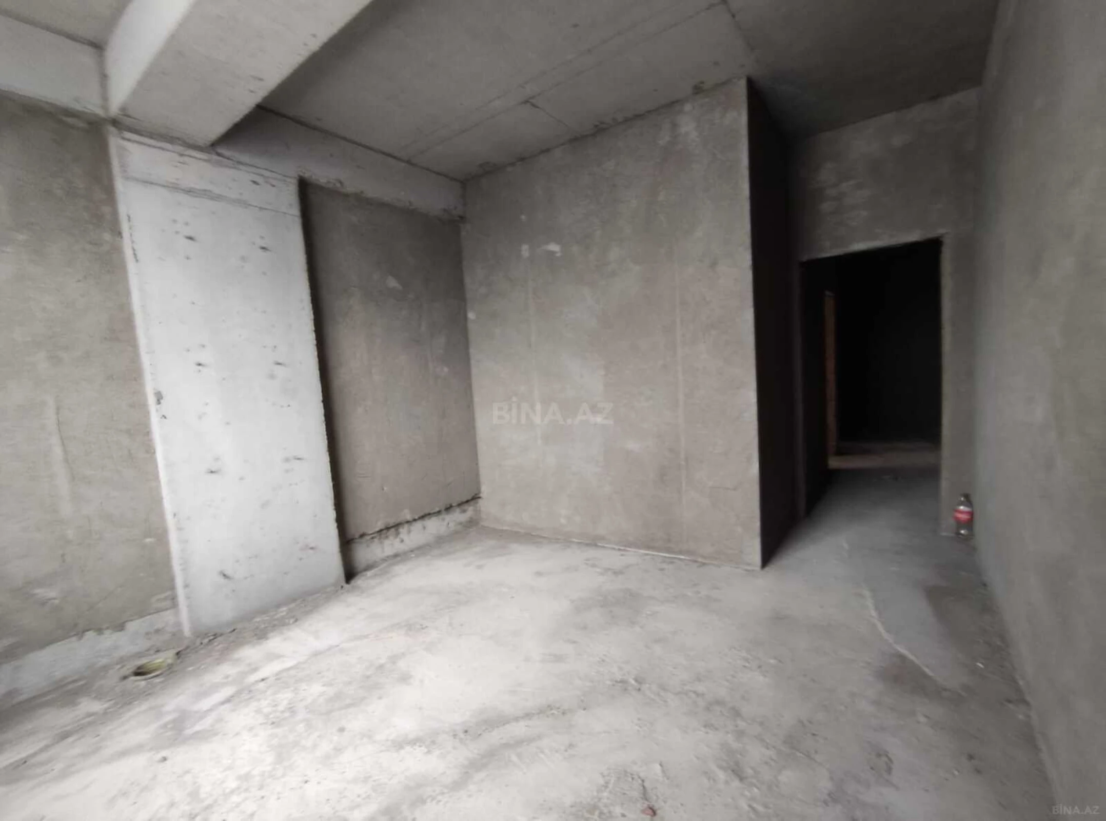 Satılır 4 otaqlı mənzil 181 m²