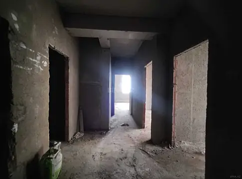 Satılır 4 otaqlı mənzil 181 m²