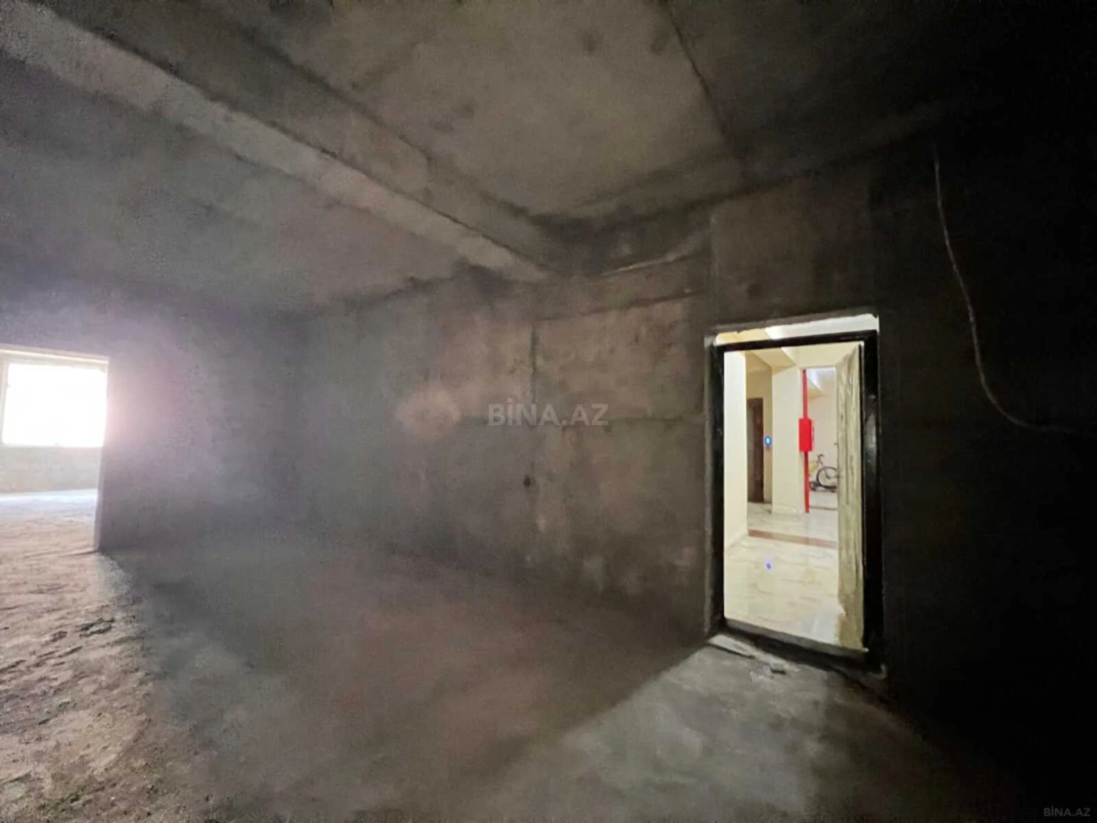 Satılır 4 otaqlı mənzil 181 m²