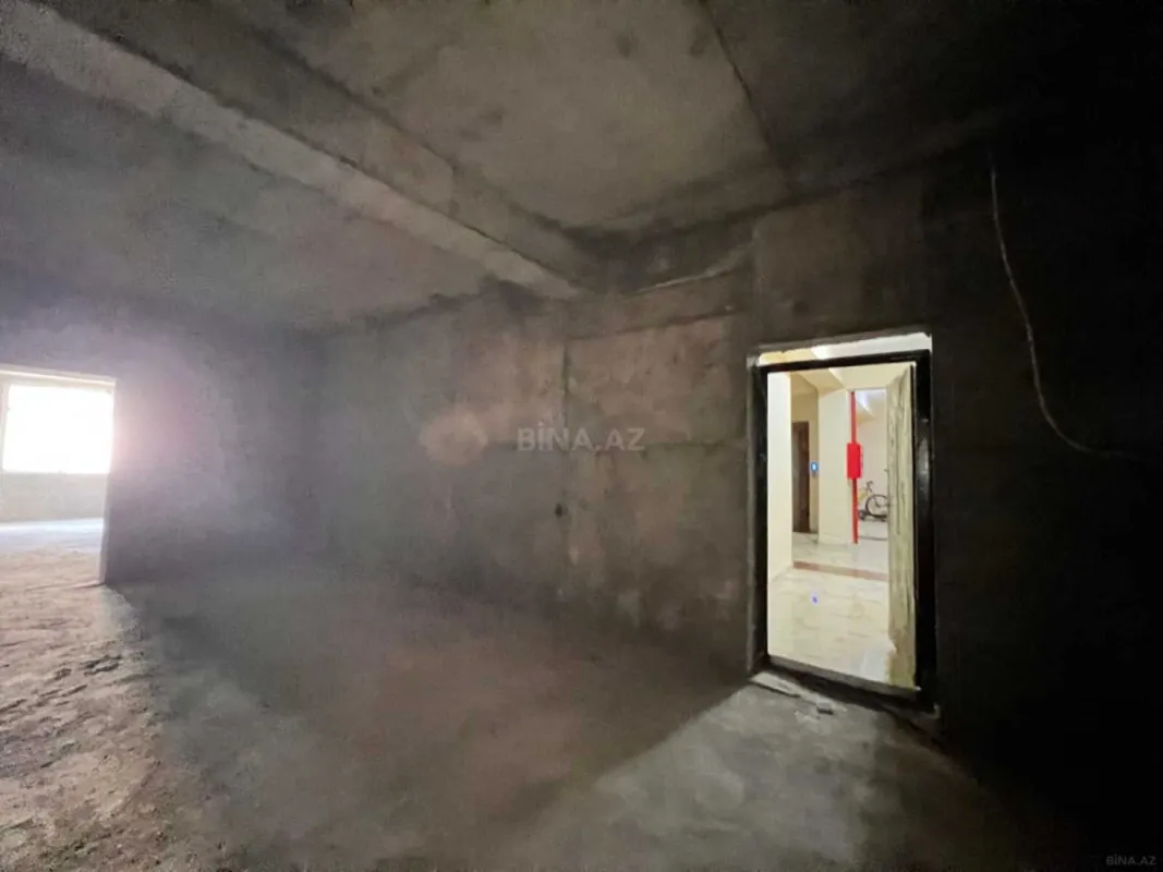 Satılır 4 otaqlı mənzil 181 m²