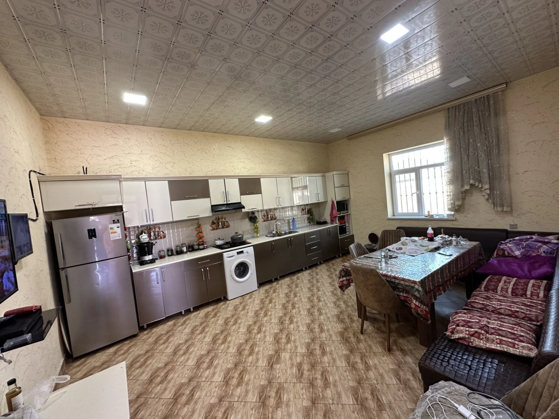 Satılır 5 otaqlı həyət evi 350 m²