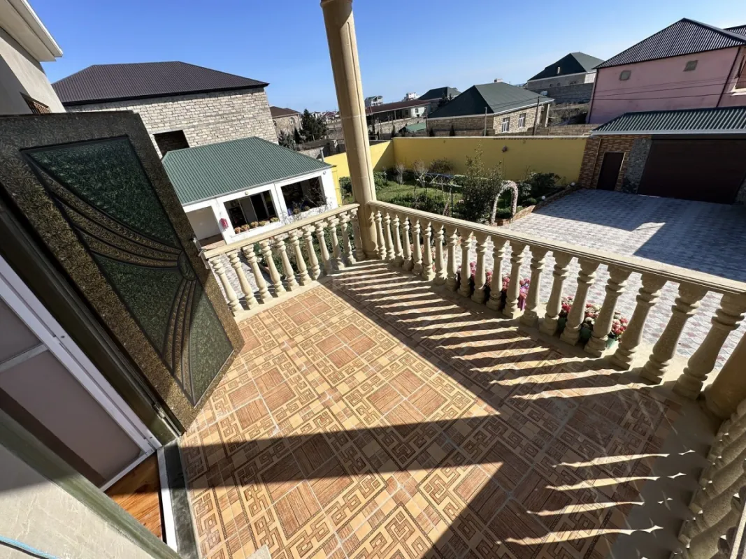 Satılır 5 otaqlı həyət evi 350 m²