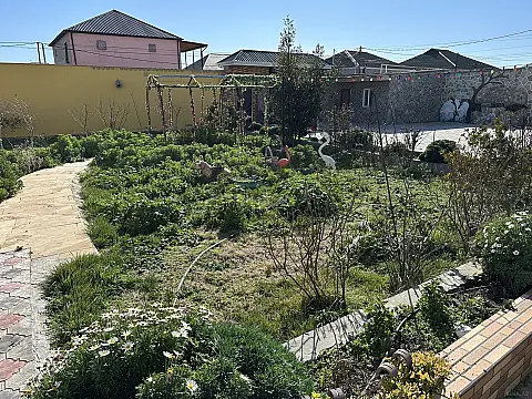 Satılır 5 otaqlı həyət evi 350 m²