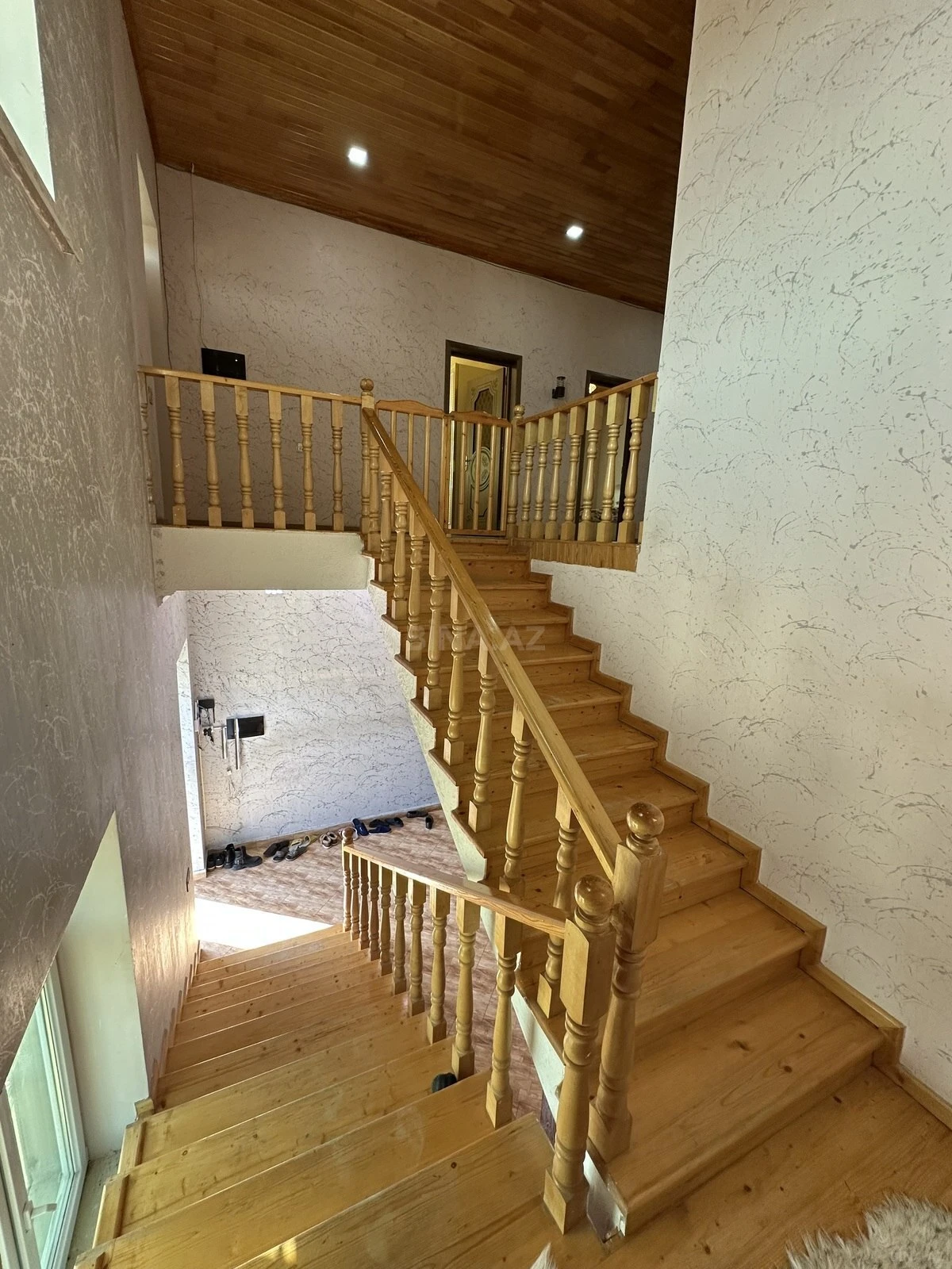 Satılır 5 otaqlı həyət evi 350 m²