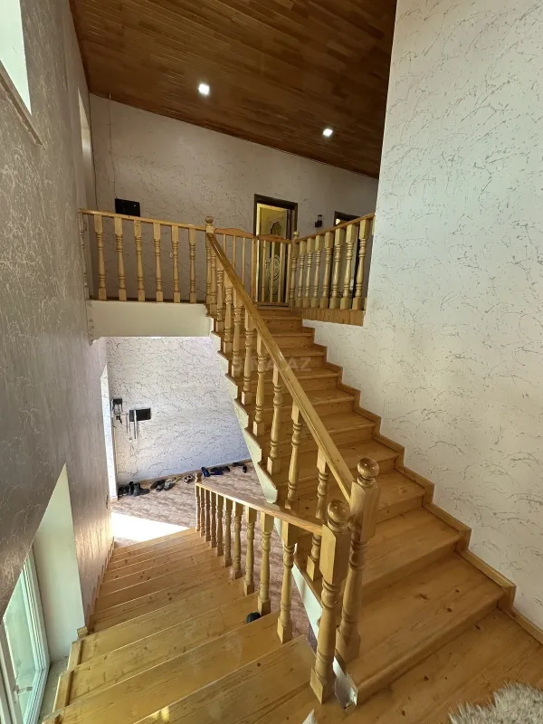 Satılır 5 otaqlı həyət evi 350 m²