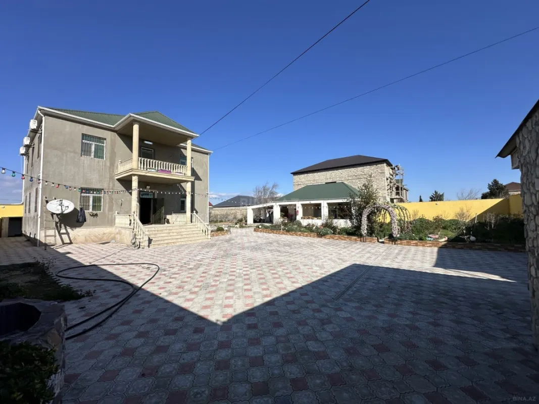 Satılır 5 otaqlı həyət evi 350 m²