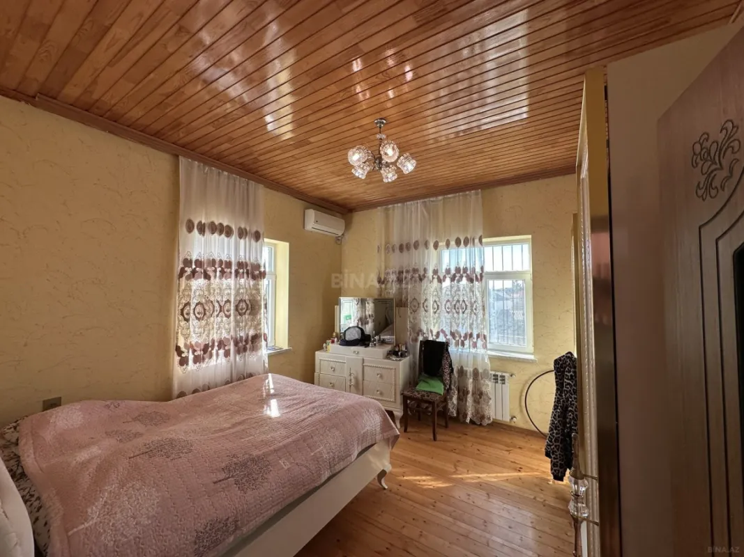 Satılır 5 otaqlı həyət evi 350 m²