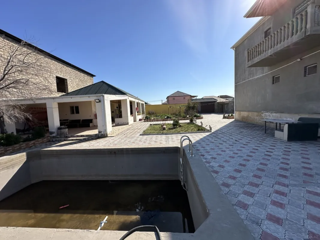 Satılır 5 otaqlı həyət evi 350 m²