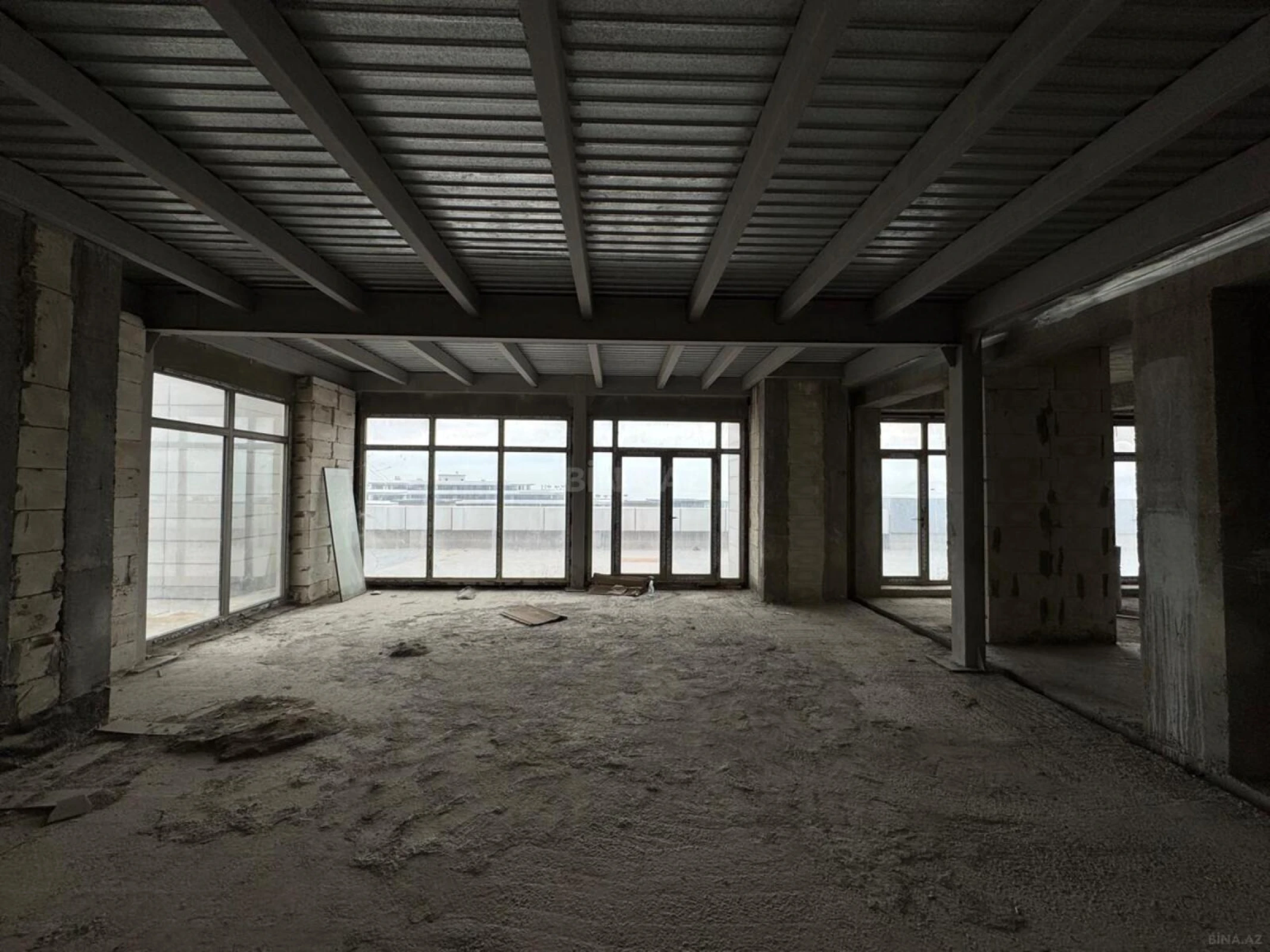 Satılır 5 otaqlı mənzil 752 m²