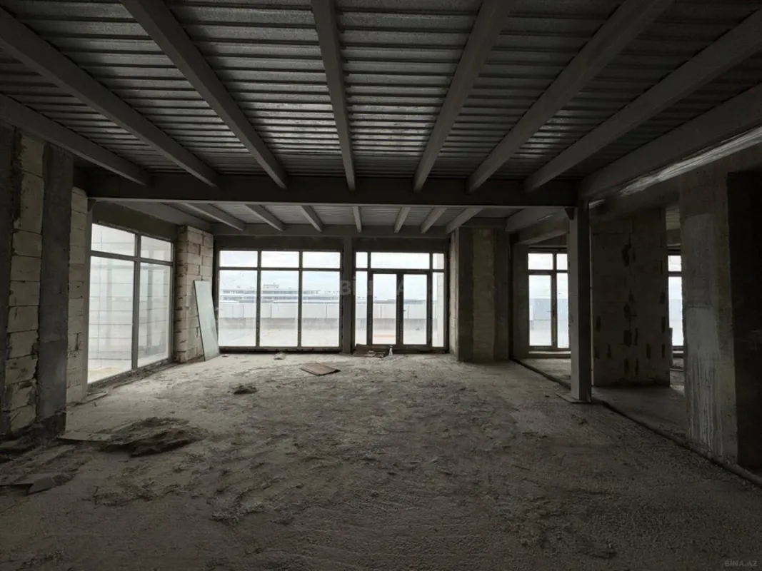 Satılır 5 otaqlı mənzil 752 m²