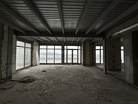 Satılır 5 otaqlı mənzil 752 m²