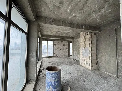 Satılır 5 otaqlı mənzil 752 m²