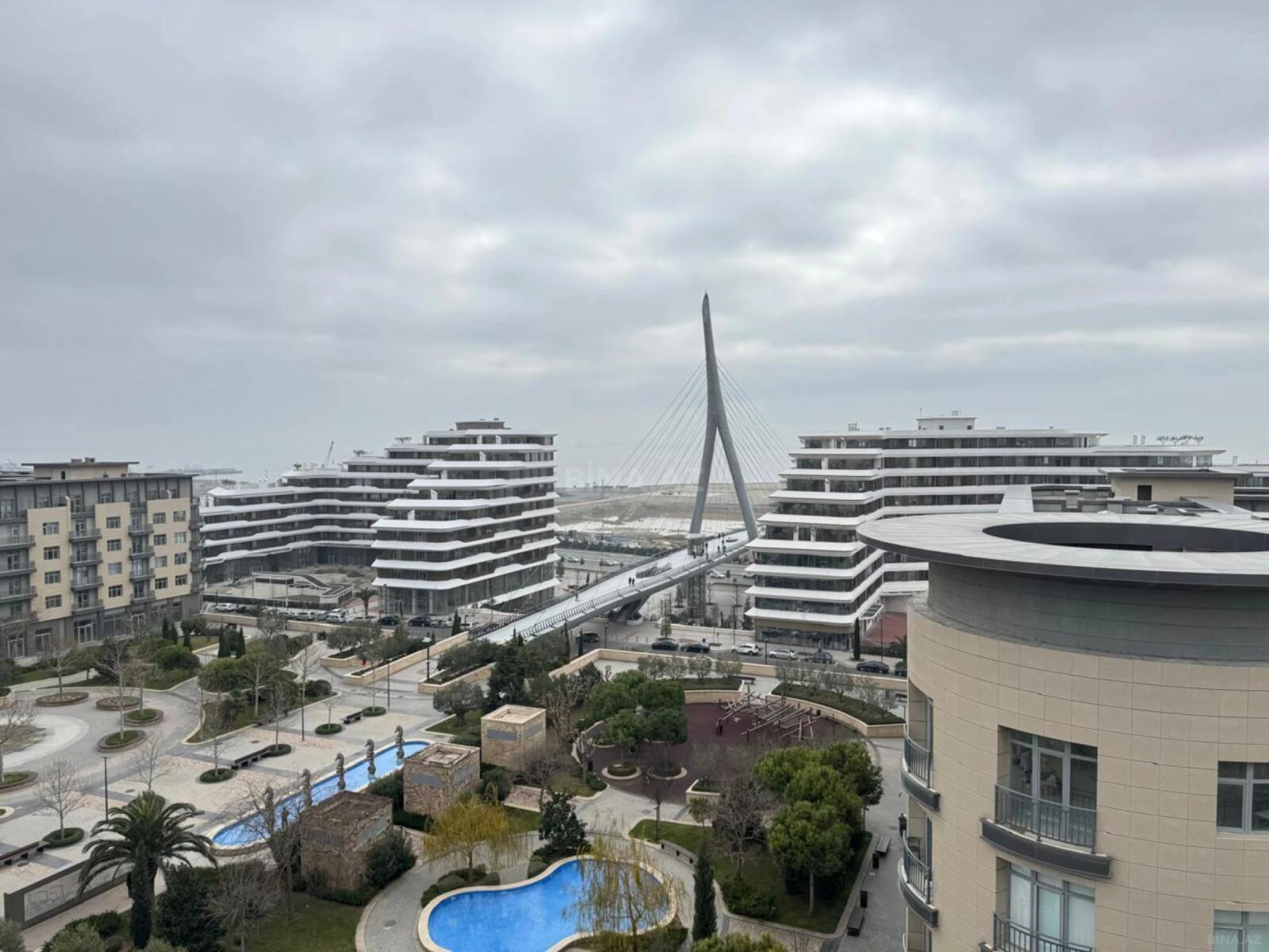 Satılır 5 otaqlı mənzil 752 m²