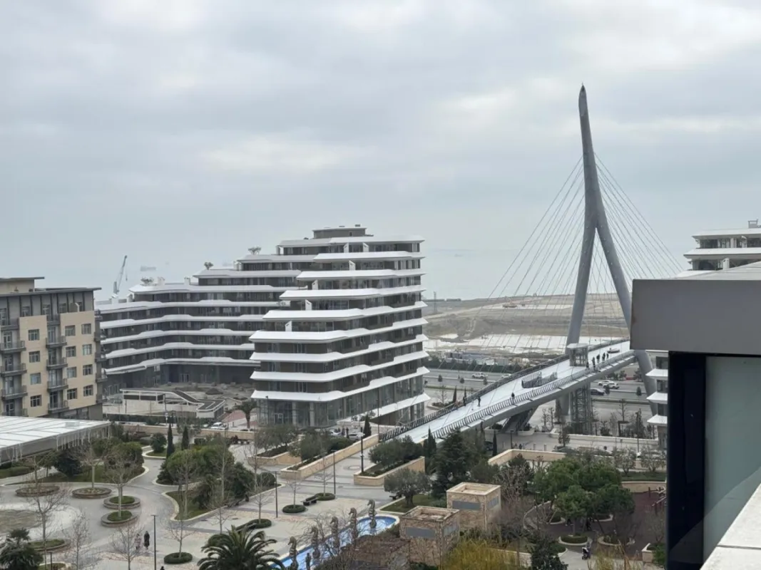 Satılır 5 otaqlı mənzil 752 m²