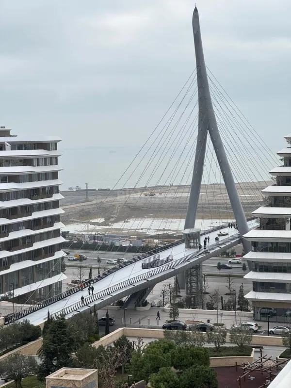 Satılır 5 otaqlı mənzil 752 m²