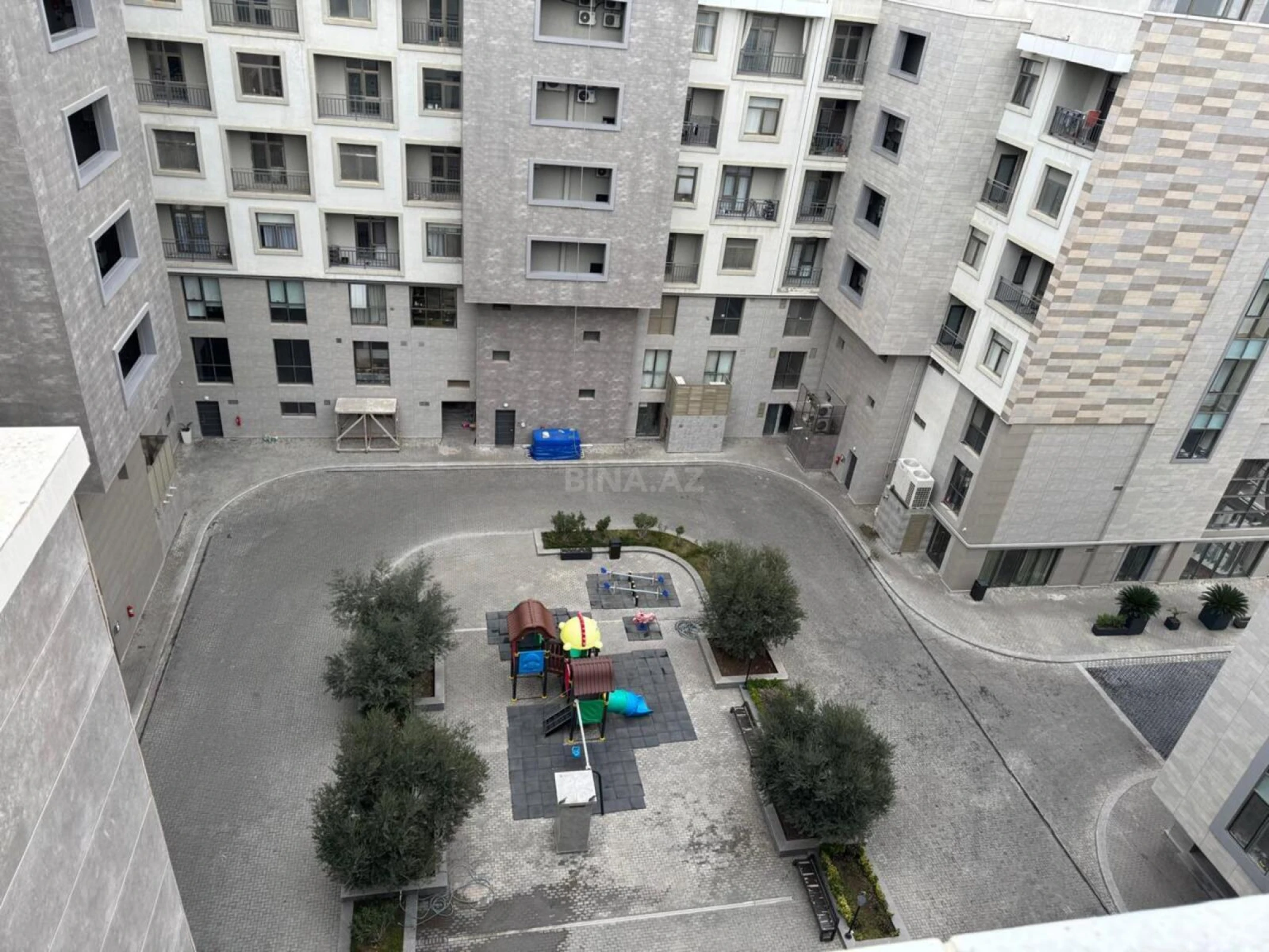 Satılır 5 otaqlı mənzil 752 m²