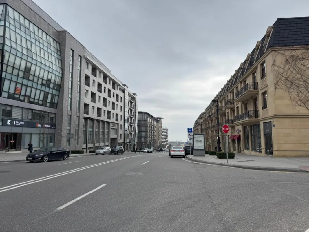 Satılır 5 otaqlı mənzil 752 m²