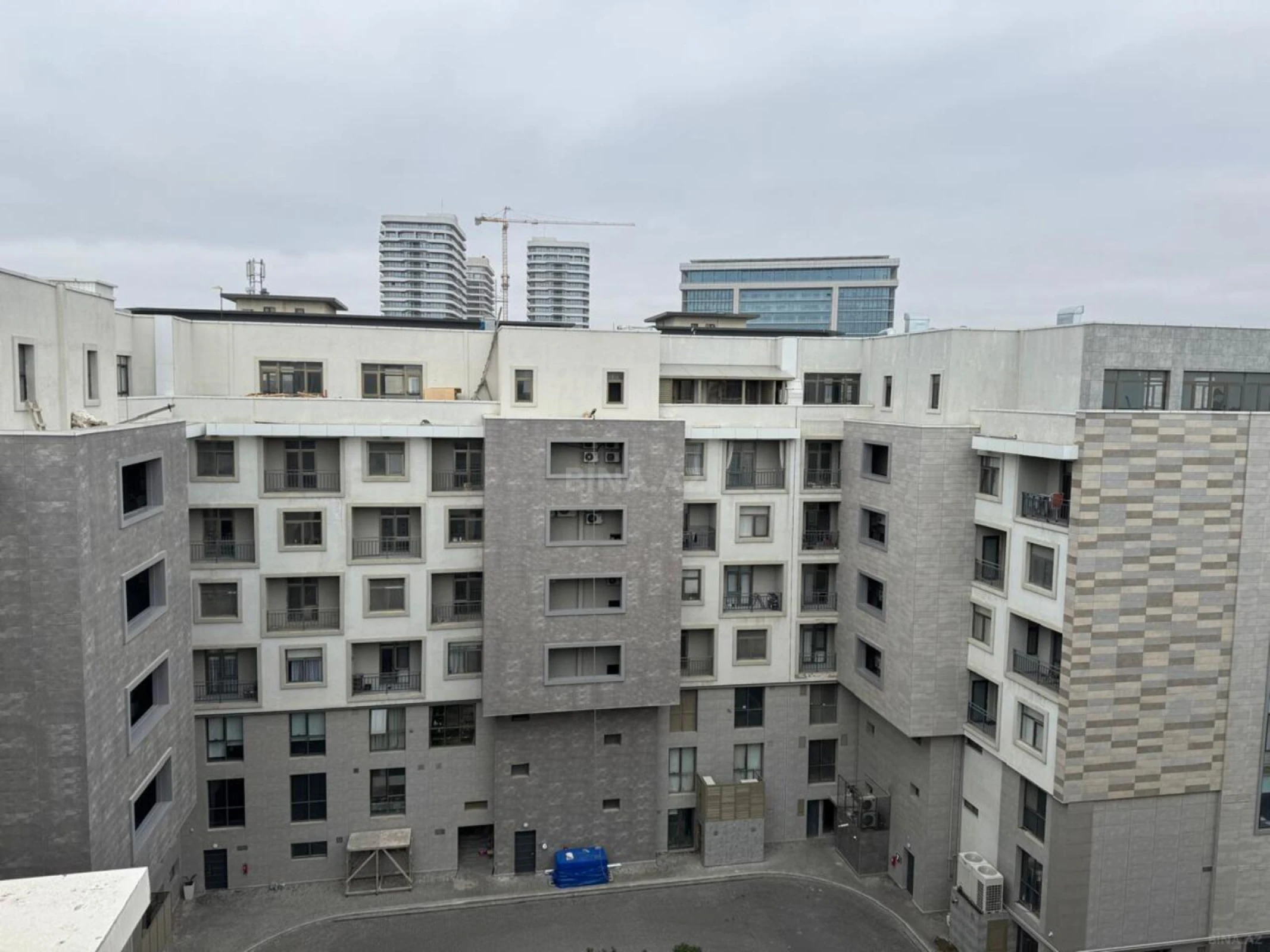 Satılır 5 otaqlı mənzil 752 m²